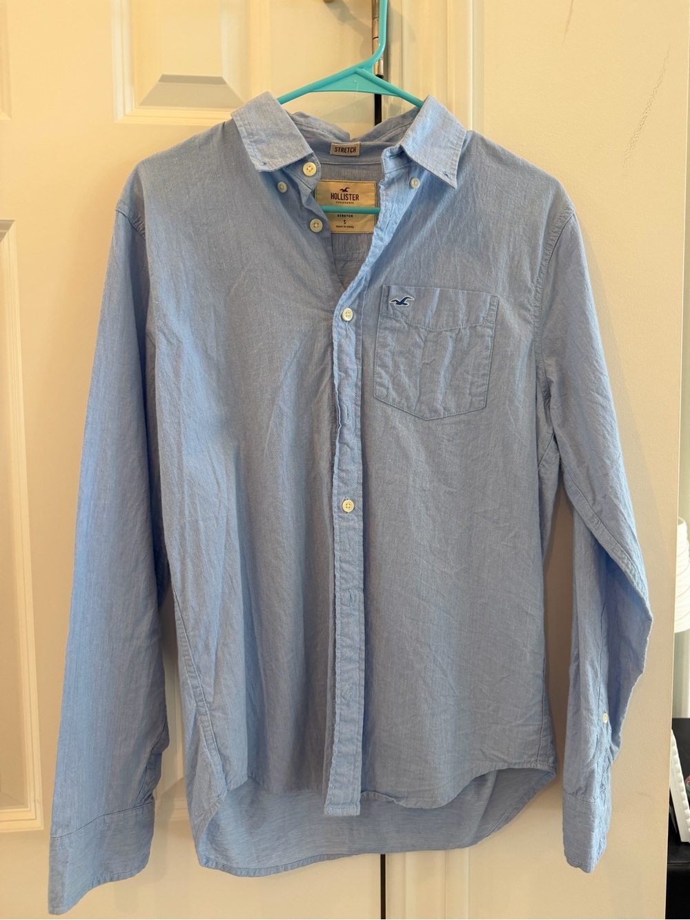 Hollister Men's Light Blue Long-Sleeve Button-Down Shirt